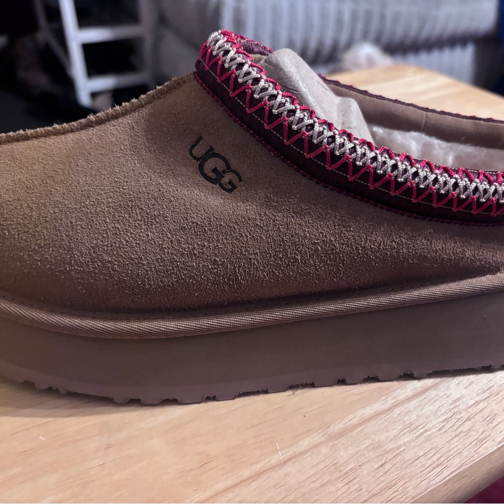 UGG Taz II platform women’s Chestnut with Red Trim NWT